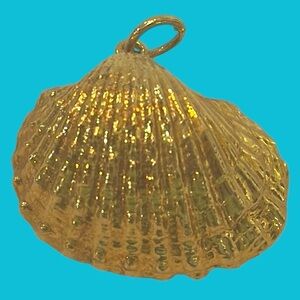 Gold Tone Shell Pendant‎